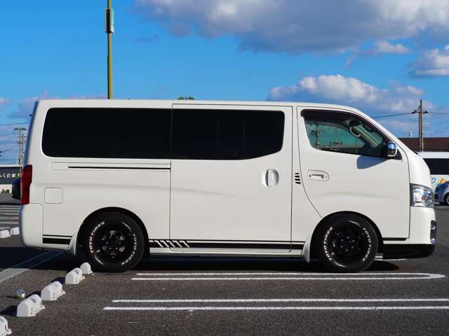 Nissan NV350 Caravan 11