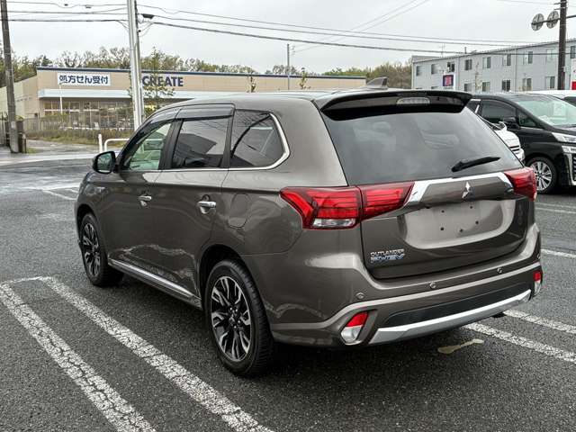 Mitsubishi Outlander PHEV 12