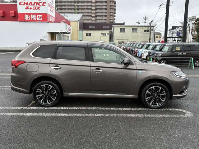 Mitsubishi Outlander PHEV 9
