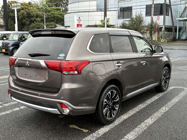 Mitsubishi Outlander PHEV 10