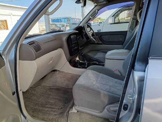Toyota Land Cruiser 100 3