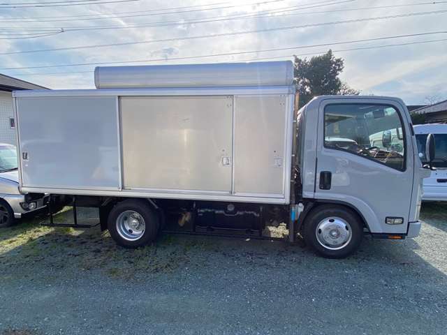Isuzu Elf 11