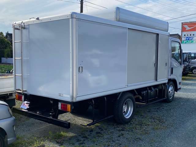 Isuzu Elf 10