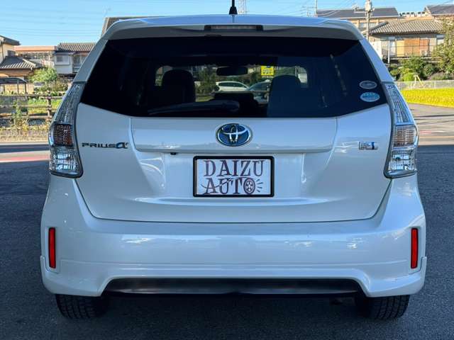 Toyota Prius α 8