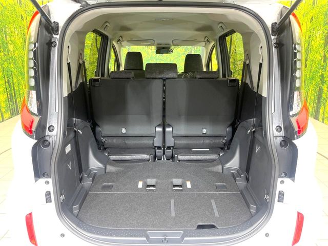 Toyota Sienta 11