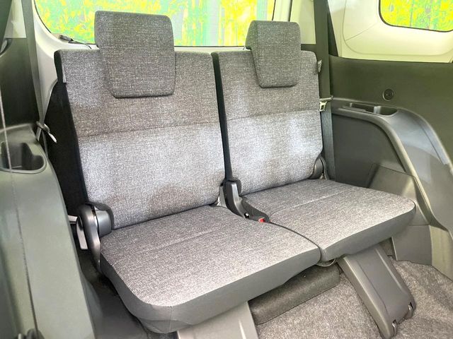 Toyota Sienta 10