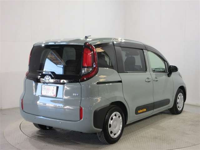 Toyota Sienta 2