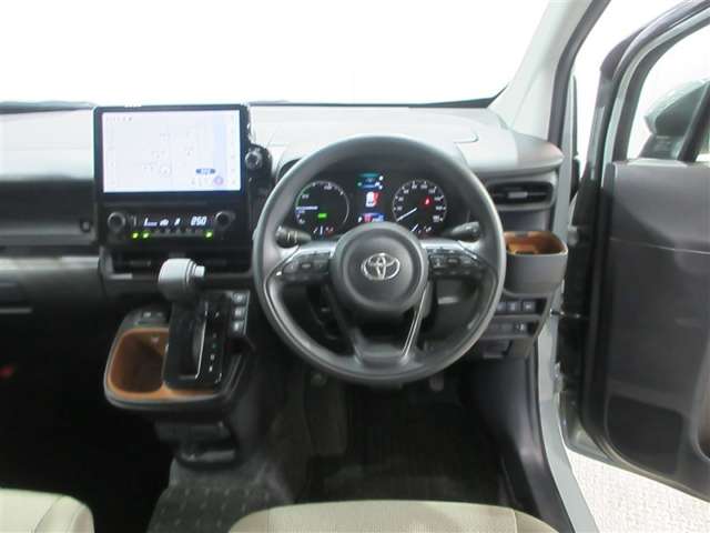 Toyota Sienta 3