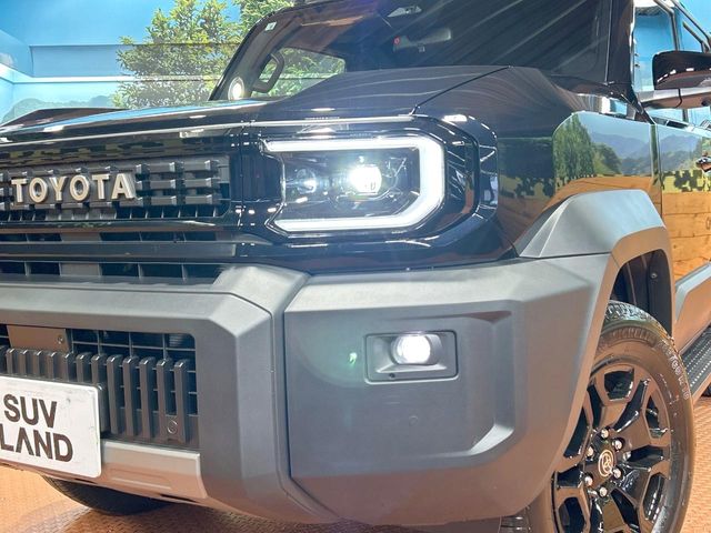 Toyota Land Cruiser FJ 12