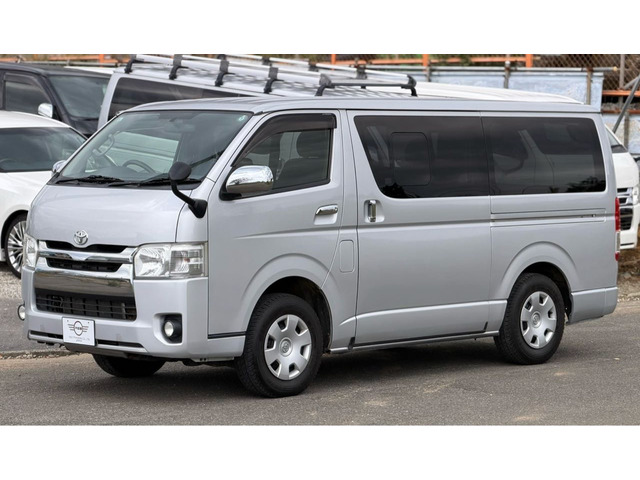 Toyota Hiace Van 11