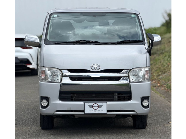 Toyota Hiace Van 12