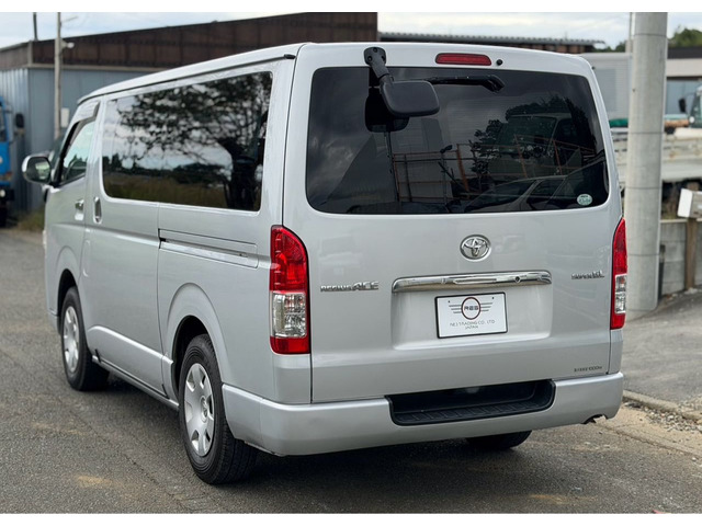 Toyota Hiace Van 2