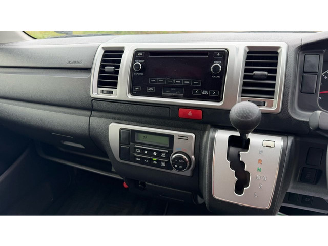 Toyota Hiace Van 7