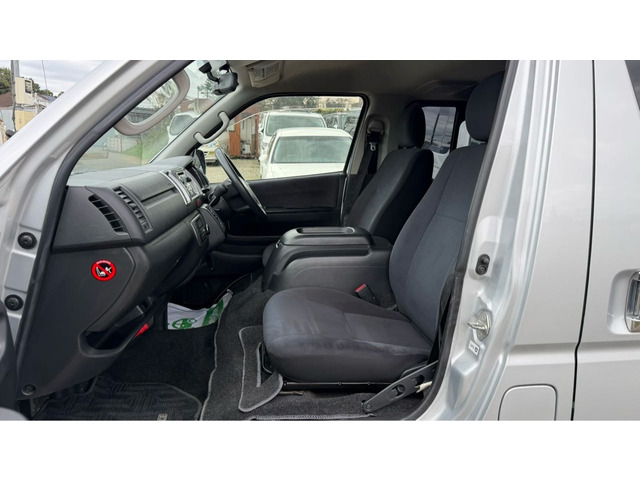 Toyota Hiace Van 9