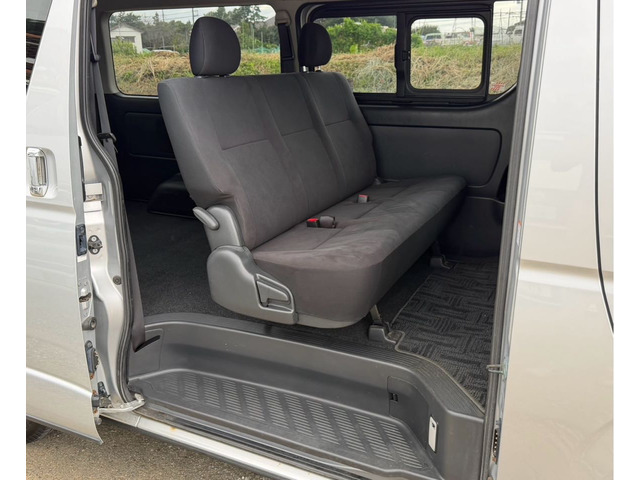 Toyota Hiace Van 10