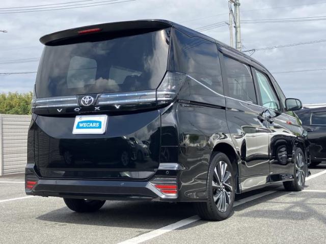 Toyota Voxy 6