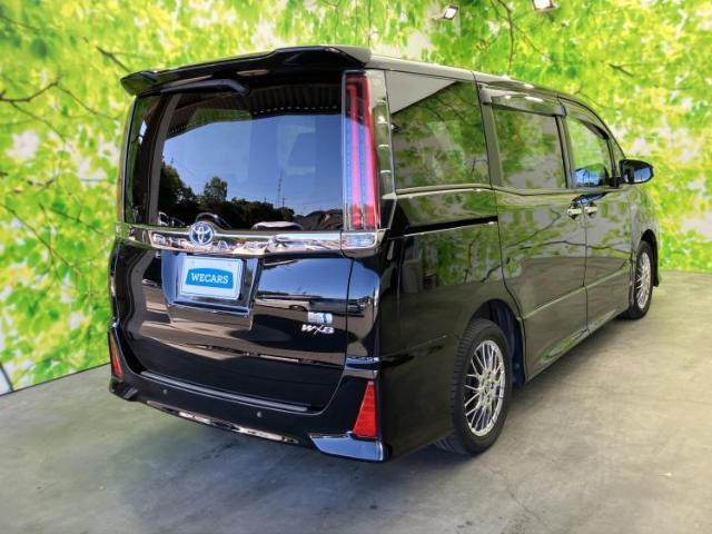 Toyota Noah 6