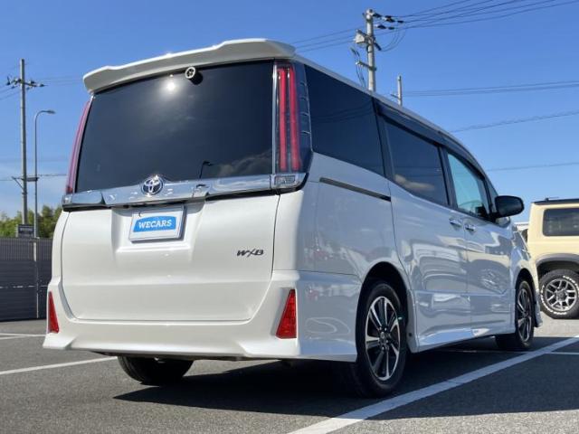 Toyota Noah 6