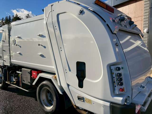 Hino Dutro 11