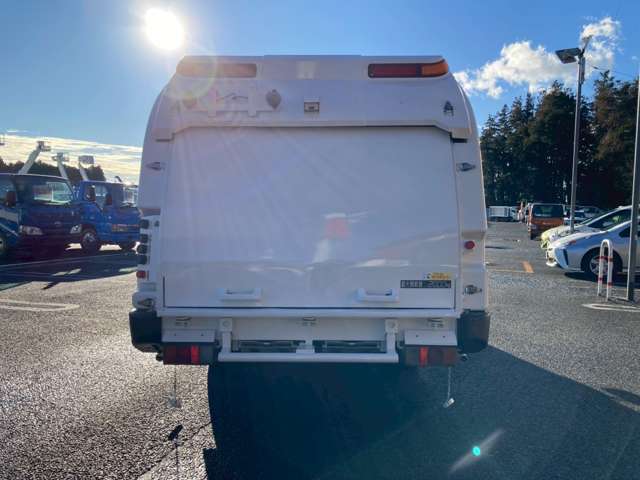 Hino Dutro 6