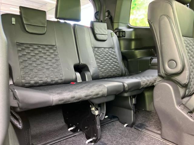 Toyota Voxy 8