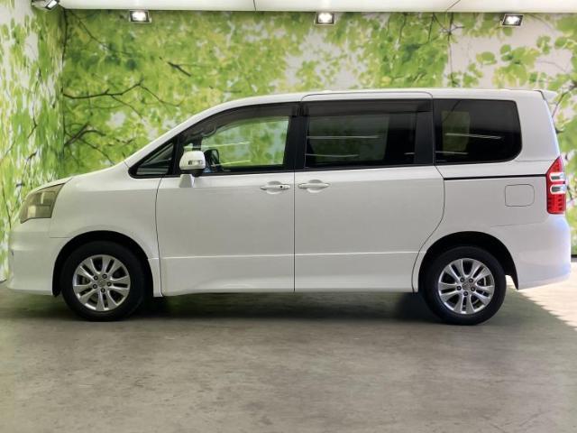 Toyota Noah 4