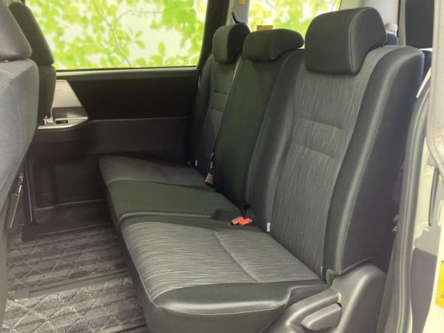 Toyota Noah 9