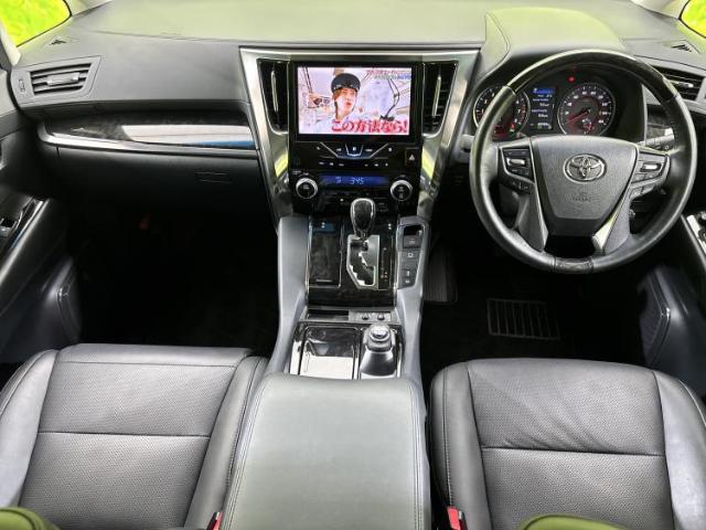 Toyota Vellfire 2