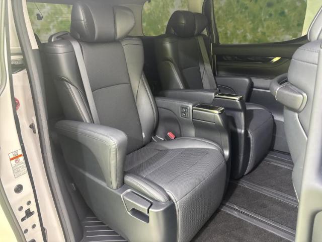 Toyota Vellfire 8