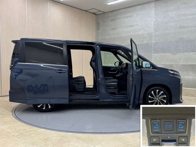 Toyota Voxy 4
