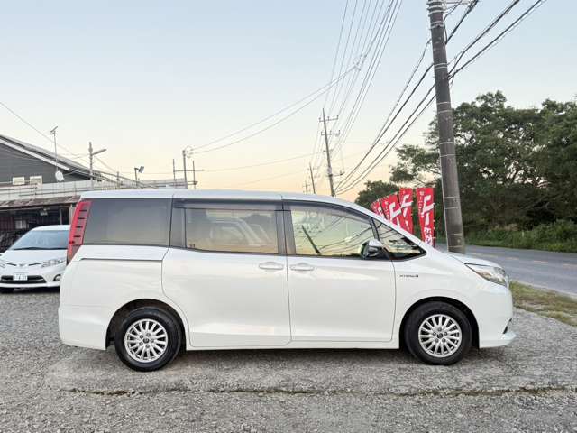 Toyota Noah 4