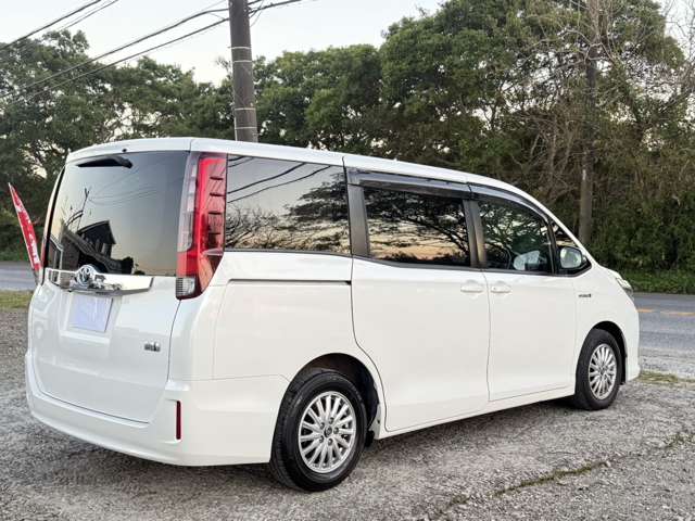Toyota Noah 5
