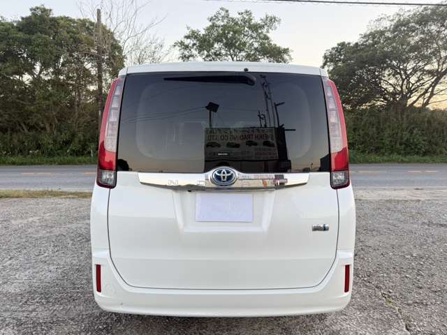 Toyota Noah 6