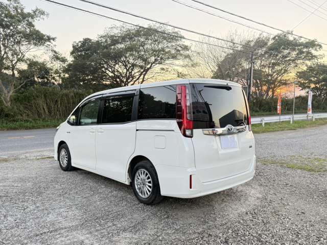 Toyota Noah 7