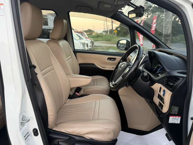 Toyota Noah 10