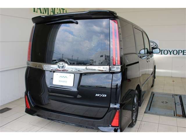 Toyota Noah 3
