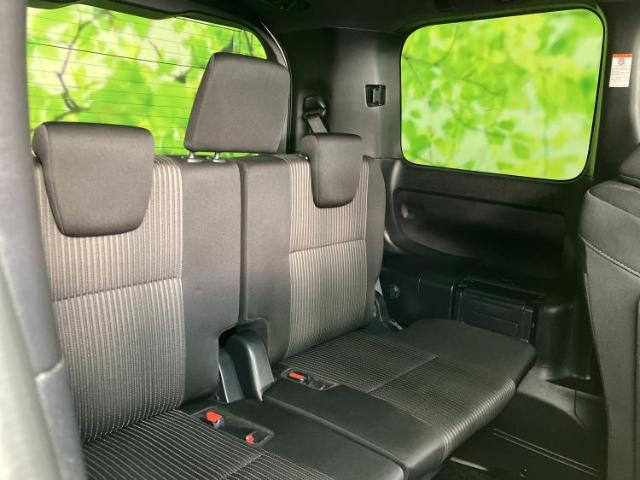 Toyota Voxy 8