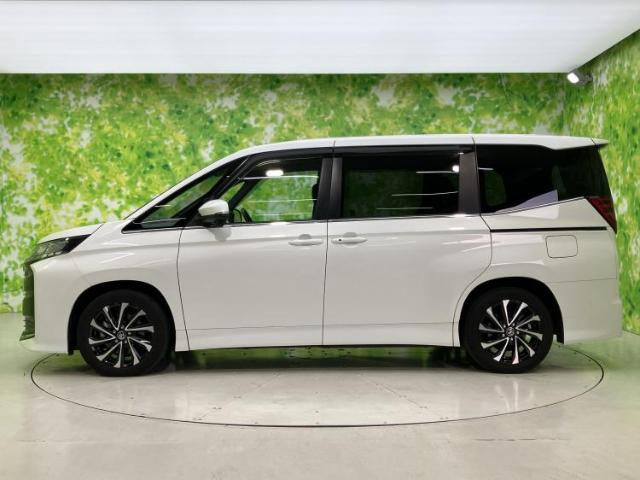 Toyota Noah 5