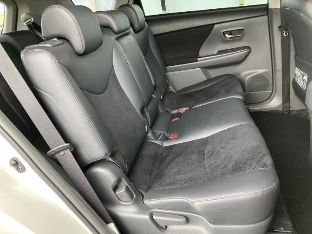 Toyota Prius α 6