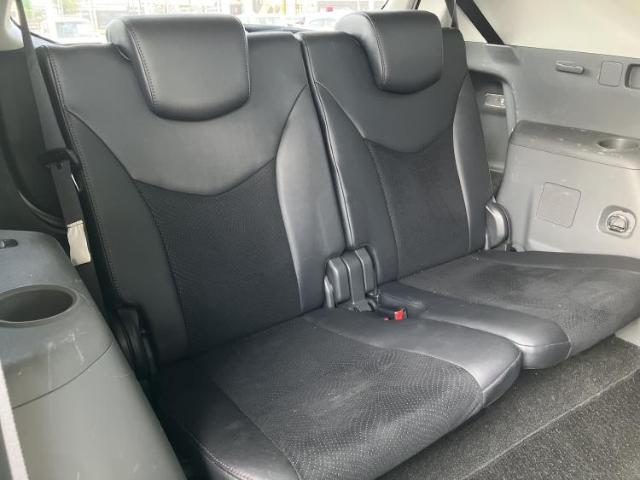 Toyota Prius α 7