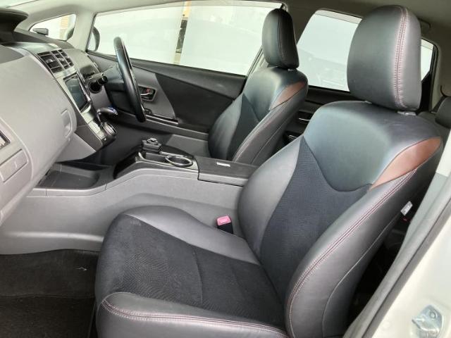 Toyota Prius α 8