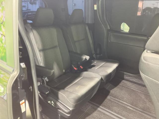 Toyota Voxy 7