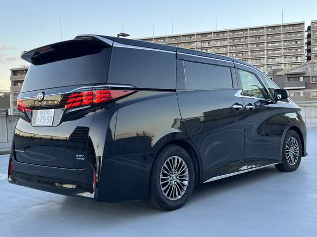 Toyota Alphard 9