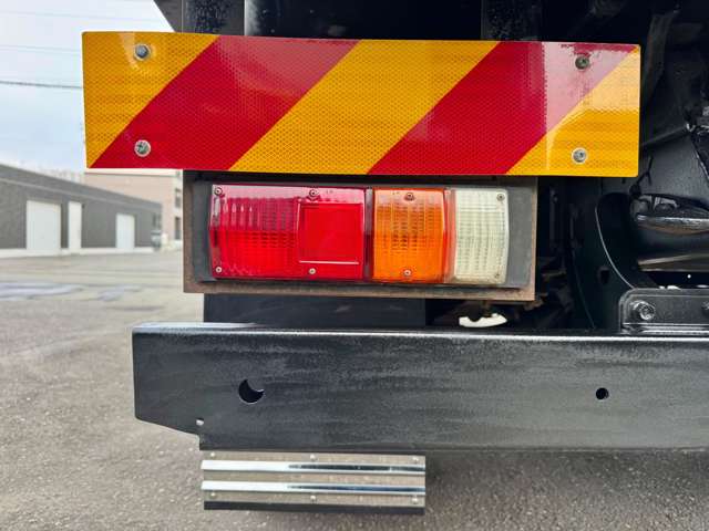Isuzu Forward 11