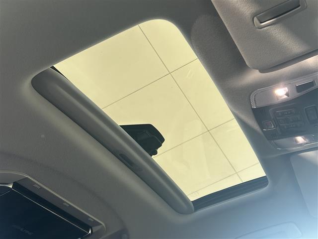 Toyota Alphard 4