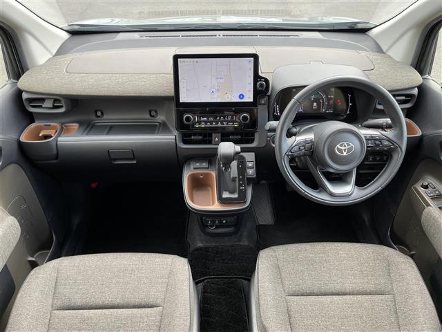 Toyota Sienta 3