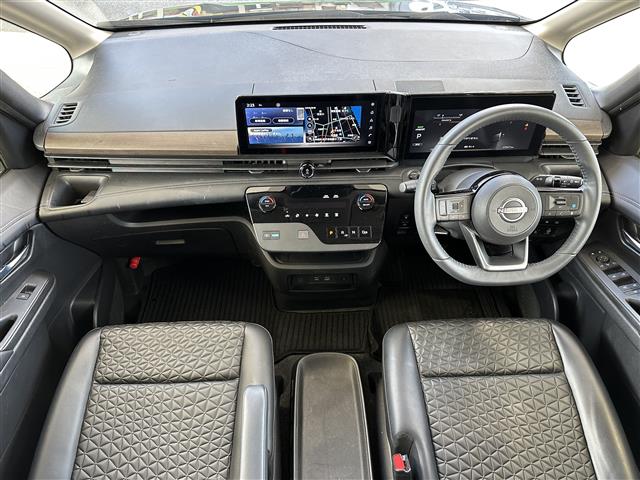 Nissan Serena 4
