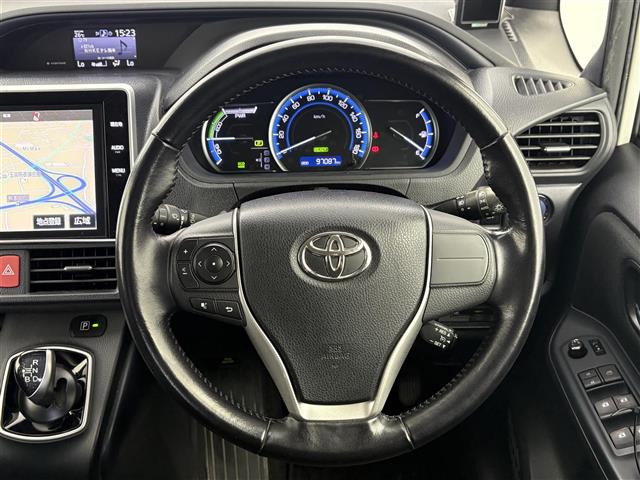 Toyota Noah 4