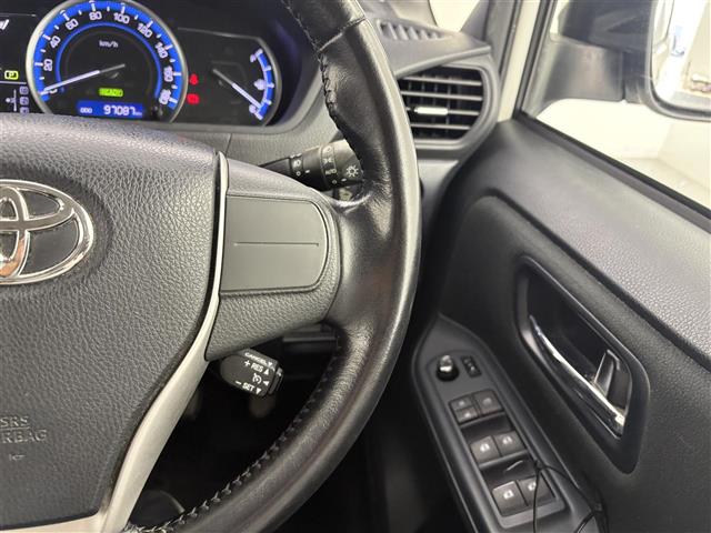 Toyota Noah 7