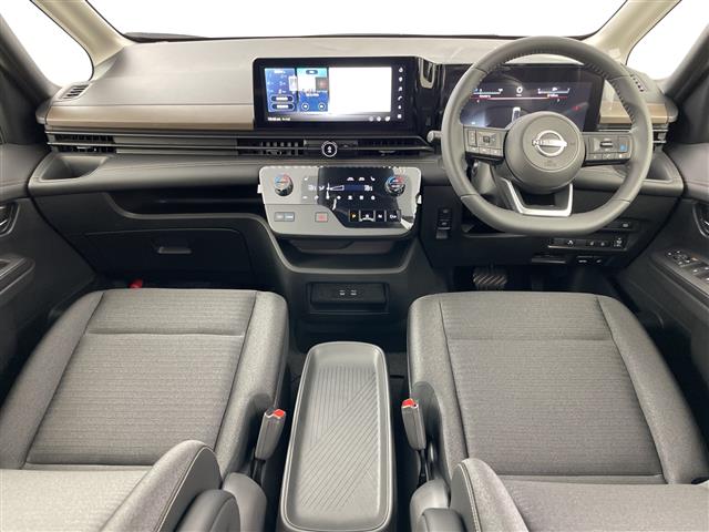 Nissan Serena 4